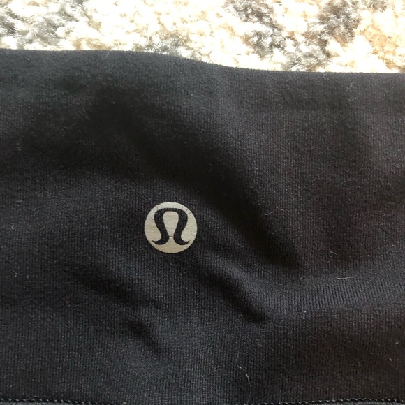 Two pairs Lululemon cropped leggings - Picture 5 of 6
